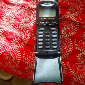 Motorola vintage flip phone
